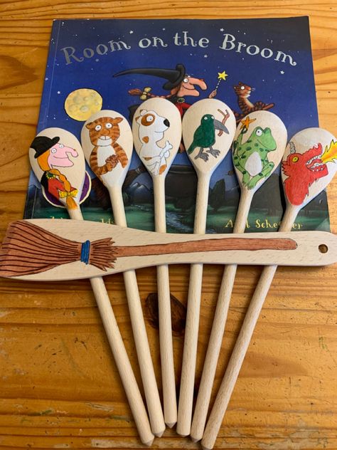 Wooden Spoon Puppets, Story Spoons, Literacy Bags, Wooden Spoon Crafts, Story Sack, Room On The Broom, Eyfs Activities, Spoon Crafts, Book Baskets