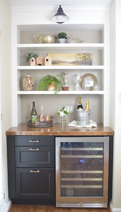 Living Room Dry Bar, Built In Bar Cabinet, Bar In Living Room, Bar Nook, Kitchen Bar Design, Home Bar Cabinet, Bar Sala, Diy Home Bar, Built In Bar