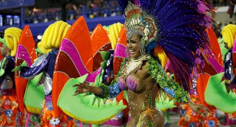 Samba. Carnaval Outfit, Carnival Girl, Brazil Carnival, Rio Carnival, A Guy Like You, Girl Sign, Winter Skirt, Top Models, Black Kids