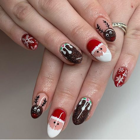 Amy Holland on Instagram: “Cute Christmas set using @the_gelbottle_inc Coffeebean, Bonfire and Daisy. Inspo courtesy of @lbebeauty ⭐️🎄” Bonfire Night Nails, Bauble Nail Art, Bonfire Night Nail Art, Autumn Gonk Nails, Bonfire Nails, Christmas Film Nails, Reindeer Nails, Fun Nail Colors, Christmas Set