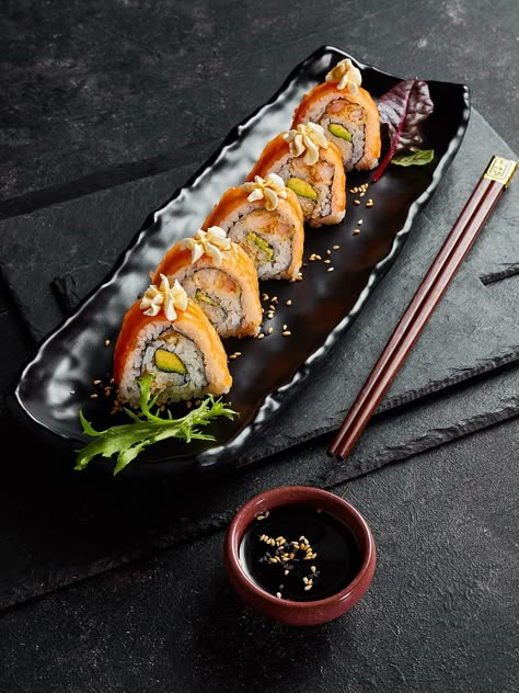 Sushi Photoshoot, Sushi Photo, Resep Sushi, Sushi Photography, Japanese Food Photography, Sushi Aesthetic, Asian Food Photography, Sushi Ideas, Sushi Menu