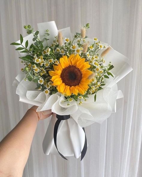 Flowers Graduation Flower Bouquet, Flowey The Flower, Graduation Flowers, Small Sunflower, Diy Crafts Love, Sunflower Bouquet, Fresh Flower Bouquets, Sunflower Bouquets, Diy Crafts Paper Flowers