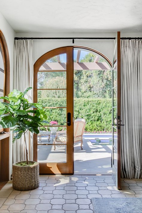 Spanish Revival Bungalow, Spanish Style Bathroom Ideas, California Spanish Style Homes, Spanish Bungalow Interior, Spanish Revival Bedroom, Contemporary Spanish Interiors, Pool House With Bathroom, Spanish Country Home, Spanish Style Doors