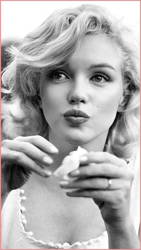 Marilyn Monroe Wallpaper, Marilyn Monroe Photography, Marilyn Monroe Artwork, Marilyn Monroe Portrait, Marilyn Monroe Quotes, Classic Hollywood Glamour, Marilyn Monroe Fashion, Marilyn Monroe Art, Marilyn Monroe Photos