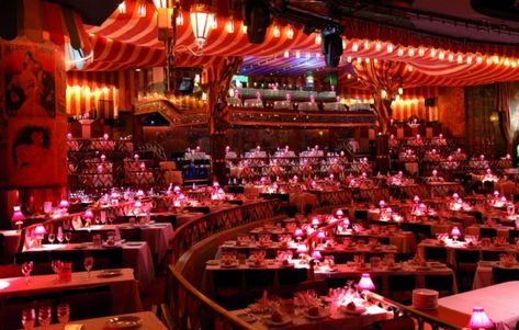 View of the seats and tables at the Moulin Rouge Eiffel Tower Dinner, Moulin Rouge Show, Moulin Rouge Paris, Crazy Horse Paris, Paris Tourist, Cabaret Show, Dinner In Paris, Paris Guide, Paris Tours