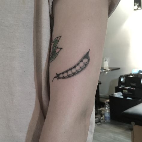 Artist in Montreal Pea Pod Tattoo Ideas, Pea Pod Tattoo, Peas Tattoo, Peas In A Pod Tattoo, Pea Tattoo, Pea Pods, S Tattoo, Geometric Tattoo, Peas