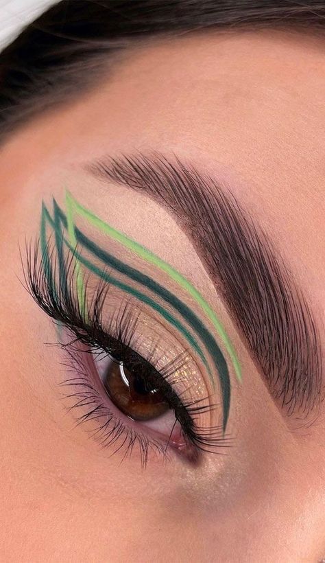 Latest Eye Makeup, Eyeliner Art, Eye Makeup Trends, Lo Rider, Make Up Color, Green Eye Makeup, Rainbow Eye Makeup, Evening Eye Makeup, Eye Makeup Images