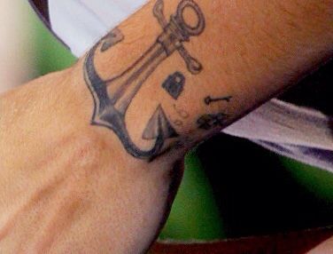 30) anchor 31) padlock (done by Ed Sheeran) 32) arrow (still not sure what it is) 33) 99p (the p is covered now) Harry Styles She Tattoo, One Direction X Tattoo Ankle, Harry Styles Anchor Tattoo, She’s Not Afraid Tattoo One Direction, Anchor Music Tattoo, Anker Tattoo, Anchor Tattoo, Ed Sheeran, Tattoo Inspo