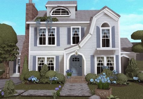 Bloxburg Exterior Ideas Victorian, Beach House Exterior Layout, Bloxburg Style Ideas, Blue Suburban House Bloxburg, Small Detailed House Bloxburg, Bloxburg Exterior Victorian, Unique Bloxburg Builds, Coquette House Exterior Bloxburg, Bloxburg House Styles