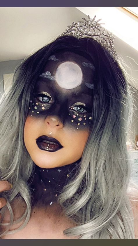 Night Sky Halloween Costume, Crescent Moon Makeup, Moon Custome Halloween, Moon Fairy Makeup Ideas, The Moon Costume, Star Witch Makeup, Moon And Stars Makeup, Celestial Makeup Halloween, Moon Costume Makeup