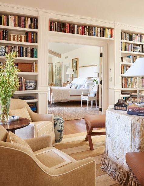 How Do You Curate Your Aesthetic? - The Glam Pad Bedroom Sitting Room, Mark D Sikes, Bookcase Design, Diy Holz, Pacific Palisades, Beautiful Living Rooms, Shelf Styling, Bedroom Aesthetic, Sitting Room