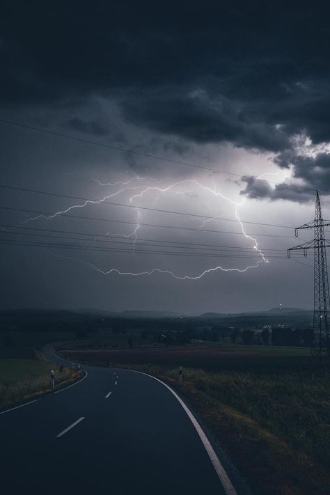 Storm Aethstetic, Thunderstorm Over Ocean, Storm Core Aesthetic, Pretty Thunderstorms, Thunder Asethic, Calm Storm Aesthetic, Lightning Asethic, Calm Before The Storm Aesthetic, Storm Astethic