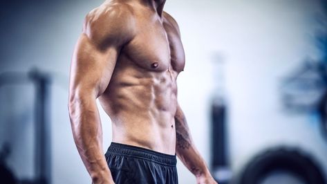 4 reasons you’re not building muscle in the gym — according to a strength and conditioning coach Chest And Tricep Workout, 10 Min Workout, Strength And Conditioning Coach, Heavy Weight Lifting, 6 Pack Abs, Knee Up, Best Abs, Triceps Workout, Leg Raises