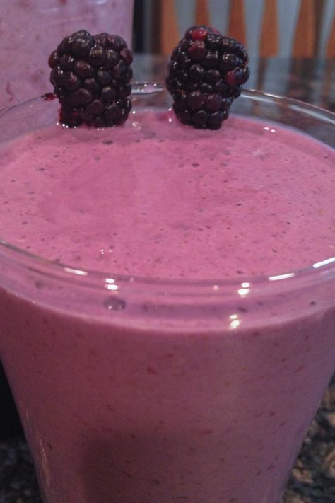 Blackberry Vanilla Protein Shake Vanilla Protein Shake Recipes, High Fiber Smoothies, Vanilla Protein Smoothie, Vanilla Protein Shake, Fiber Smoothie, Healthy Protein Smoothies, Banana Protein Shake, Blackberry Smoothie, Protein Shakes Recipes