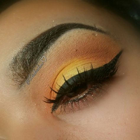 Yellow and orange makeup #morphebrushes Yellow And Orange Makeup, Yellow Quince, Copper Eyeshadow, Orange Eyeshadow, Yellow Makeup, Yellow Eyeshadow, Orange Makeup, Pretty Makeup Looks, Ethereal Makeup