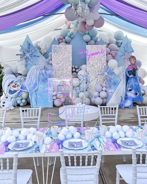 Frozen Theme Birthday Decoration, Elsa Theme Decoration, Modern Frozen Birthday Party, Frozen Balloon Backdrop, Frozen Party Balloons, Frozen Backdrop Ideas, Frozen Theme Centerpieces, Frozen Decoration Ideas, Frozen Birthday Decor