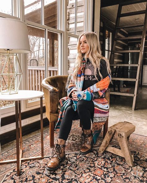 Cozy Winter outfit for Women who love bohemian style. Hunter Premo #HunterPremo #boho #winterstyle #cozy #comfy Boho Leggings Outfit Winter, Rainy Day Boho Outfit, Cozy Boho Outfit, Boho Leggings Outfit, Casual Boho Outfits Winter, Khaleesi Aesthetic, Winter Outfits Boho, Winter Hippie Outfits Boho, Boho Winter Outfit