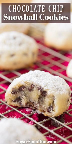 Chocolate Chip Snowball Cookies, Snowball Cookies, Brownie Desserts, Recipes Christmas, Oreo Dessert, Cookies Recipes, Christmas Snacks, Christmas Cooking, Easy Cookie Recipes