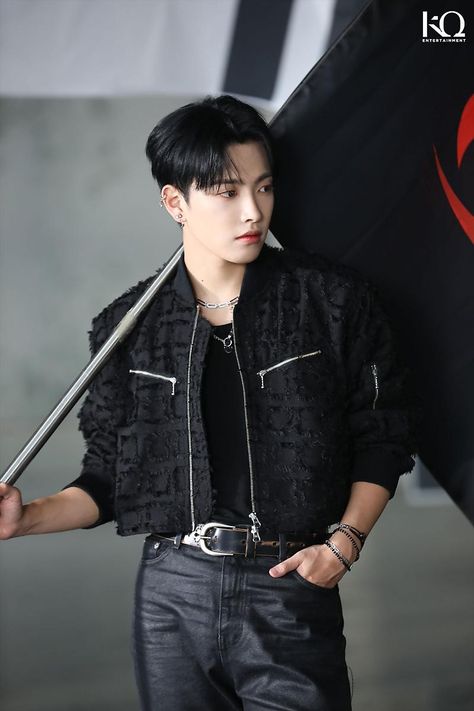 ATEEZ HONGJOONG photo Behind the scenes of filming <BREAK THE WALL> VCR Oh Captain My Captain, Pirate Kids, Captain My Captain, Kim Hongjoong, Korean Idol, Asian Boys, Look At You, One Team, Boyfriend Pictures