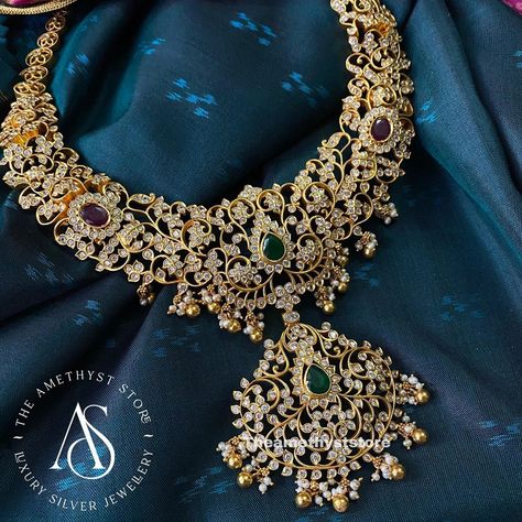 Antique Necklaces Design, Gold Jewelry Outfits, Indian Bridal Jewelry Sets, Gold Plated Jewellery, Gold Jewelry Simple Necklace, Beautiful Gold Necklaces, Handmade Gold Jewellery, Diamond Necklace Designs, Jewelry Set Design