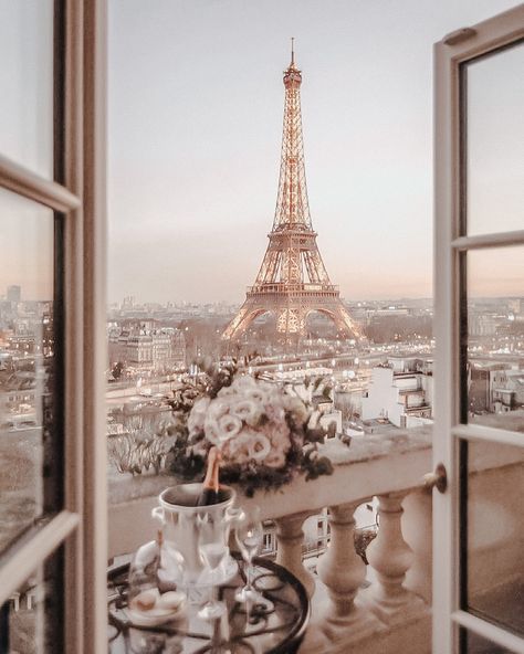 France Wallpaper, Eiffel Tower Photography, Stray Kids Minho, Room View, Paris Vibes, Paris Wallpaper, Paris Pictures, Paris Aesthetic, Pretty Landscapes