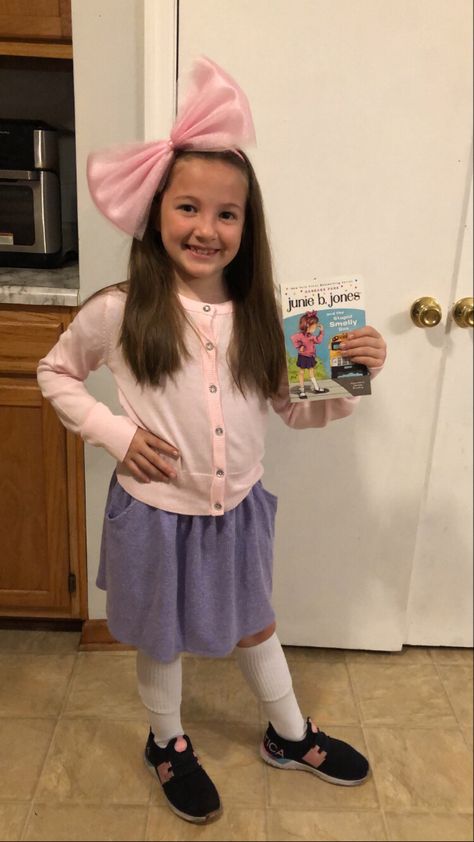 Junie b jones diy costume ideas for school Junior B Jones Costume, Costume Ideas For School, Junie B Jones Costume, Junie B Jones Books, Book Parade, Diy Costume Ideas, Character Day, Junie B Jones, Book Character Day