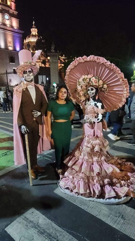 Catrina Dresses Mexico, Catrina Aesthetic, Catrina Dress, Ray Costume, Mexican Halloween Costume, Catrina Costume, Halloween Makeup Sugar Skull, Mexican Halloween, Future Costume