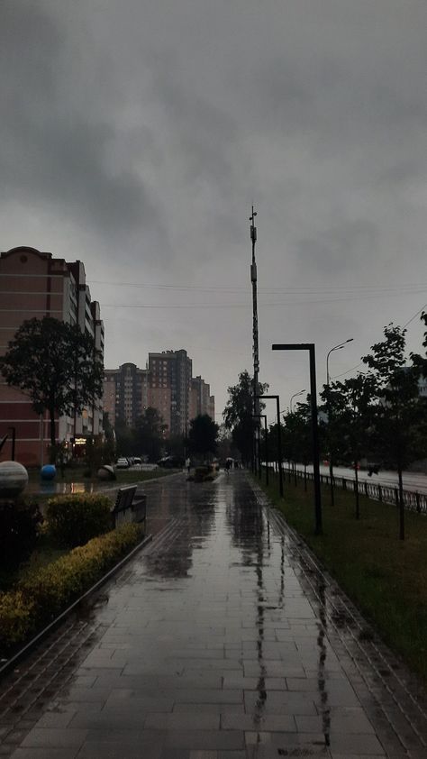 rainy day. wallpaper. summer. Mainly cloudy. it is rainy. road. flashlight. Rainy Streets Aesthetic, Rainy Road Aesthetic, Rainy Day Images, Rainy Road, Rainy Day Wallpaper, Rainy Day Pictures, Cold Aesthetic, Rainy Wallpaper, Rainy Street