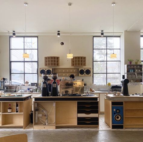 Mid Century Coffee Shop, Loft Coffee Shop, Cafe Kitchen Design, Mid Century Modern Cafe, Shop Bar Ideas, Brooklyn Coffee Shop, Korean Coffee Shop, Community Cafe, School Cafe