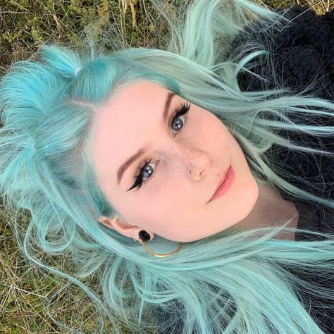 Extreme Hair Colors, Dreadlocks Girl, Colorful Hairstyles, Coloring Process, Aqua Hair, Creative Hair Color, Teal Hair, Neon Hair, Glossy Hair