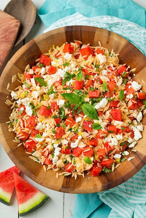 Feta Orzo Salad, Watermelon Feta Salad Recipes, Feta Orzo, Orzo Salat, Watermelon Salad Recipes, Greek Orzo Salad, Summer Pasta Recipes, Classic Macaroni Salad, Feta Salad Recipe