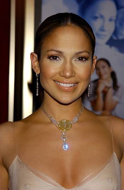 Jlo Without Makeup, Jennifer Lopez 2000s, Jlo 90s, Early 2000s Makeup, Jlo Hair, 2000s Hair, Maid In Manhattan, 2000s Fashion Trends, Ralph Fiennes