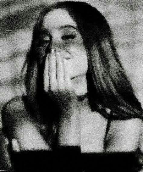 Dangerous Woman Aesthetic, Ariana Grande Black And White, Ariana Grande Black, Image Girly, Dangerous Woman Era, Ariana Grande Dangerous, Dangerous Women, Ariana Grande Album, Ariana Grande Dangerous Woman