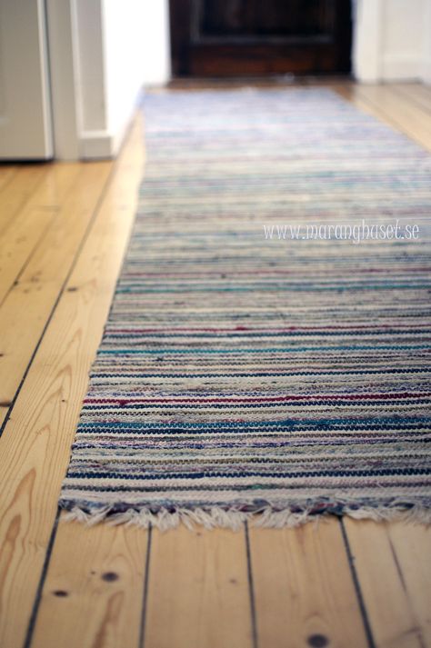 swedish rag rug | home decor + decorating ideas Rag Rugs, Scandinavian Decor, Rag Rug, Recycled Fabric, Woven Rug, Handwoven Rugs, Rug Making, Country House, Loom