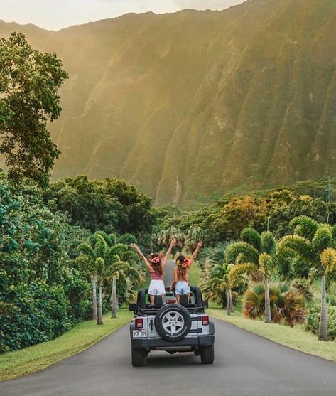 beach trip Road Trip Essentials Thank you Hippeas for sponsoring this post. All opinions content a Mundo Hippie, Moving To Hawaii, Hawaii Life, Road Trip Essentials, Summer Adventures, Beautiful Places To Travel, Hawaii Travel, Travel Goals, Travel Inspo