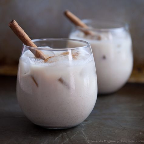 Horchata de Coco Copycat Rumchata, Homemade Rumchata, Horchata Cocktail, Homemade Rum, Awesome Cocktails, Mexican Horchata, Dessert Cocktails, Horchata Recipe, Salvadorian Food