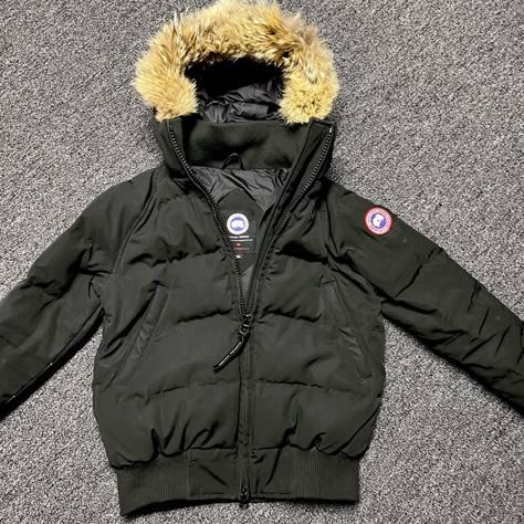 Canada Goose Bomber Woman’s Medium Canadian Goose Jacket Women, Canadian Goose Jacket, Canadian Goose, Men Fashion Casual Outfits, Canada Goose, Canada Goose Jackets, Men Fashion, Fashion Casual, Winter Jackets