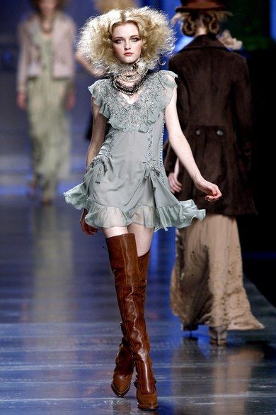 00s Mode, Runway Fashion Couture, Runway Outfits, Vogue Russia, Mode Inspiration, A Dress, Look Cool, Vivienne Westwood, Couture Fashion