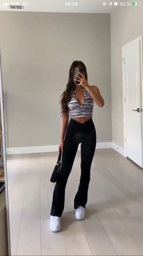 Flare Outfit, Pants Outfit Summer, Fit Club, Pants Fit, Flared Pants, Cute Everyday Outfits, Cute Simple Outfits, Teenage Fashion Outfits, Classic Outfits