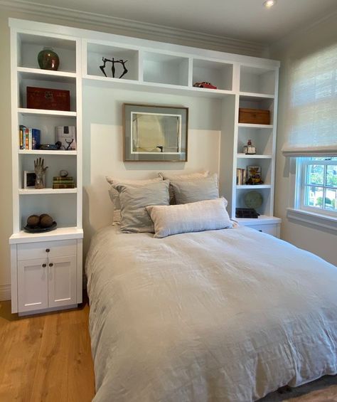 Headboard Cabinet Ideas, Headboard Wall With Shelves, Cabinets Around Bed Built Ins, Built In Around Bed, Bedroom Built Ins Around Bed, Headboard Cabinet, Home Decor Scandinavian, Bookshelf Headboard, Bedroom Built Ins