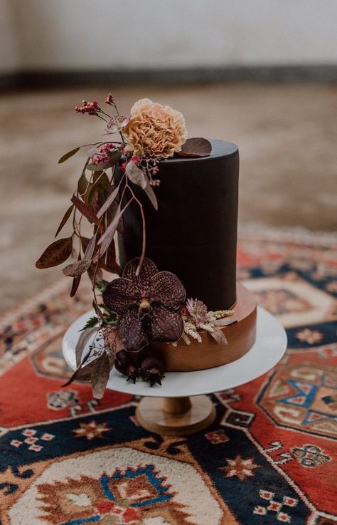 Black Fall Wedding, Bohemian Cake, Industrial Bohemian, Fall Wedding Trends, Idea Cake, Metallic Cake, German Wedding, Boho Wedding Cake, Boho Cake