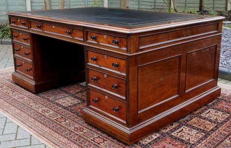 Large Antique Mahogany Partners Desk | 400248 | Sellingantiques.co.uk Partner Desk, Large Antique Desk, Antique Office Decor, Classic Office Design, Antique Office, Craftsman Home Interiors, Partners Desk, Rustic Office, Traditional Desk