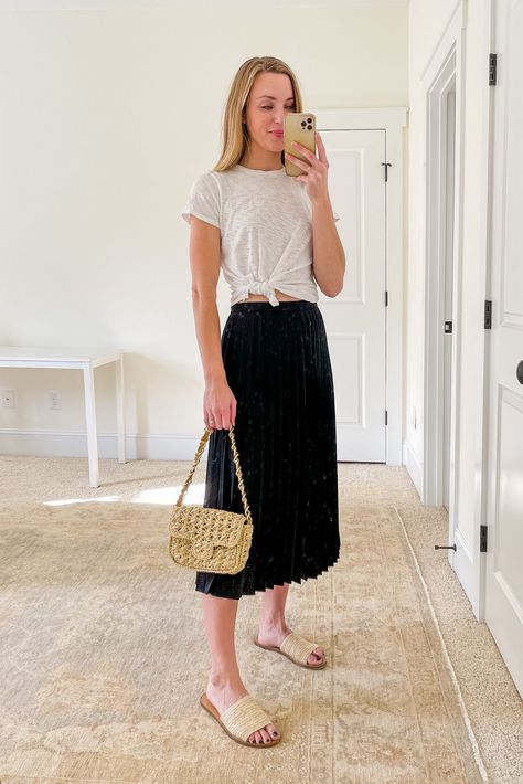 8 Ways to Wear a Pleated Midi Skirt, No Matter the Season | Natalie Yerger Black Pleated Skirt Outfit Summer, Black Pleated Midi Skirt Outfit, Midi Pleated Skirt Outfit, Pleated Skirt Outfit Summer, How To Wear A Pleated Skirt, Flare Skirt Outfit, Black Pleated Skirt Outfit, Midi Skirt Outfit Ideas, Midi Skirt Outfits Summer