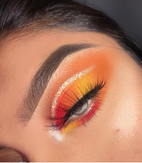 Sunset Make Up Designs, Yellow Makeup, Orange Makeup, Make Up Inspiration, Silicone Makeup, Red Makeup, Colorful Eye Makeup, Makeup Eye Looks, Creative Eye Makeup