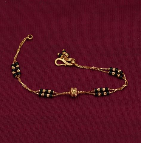 Black Beads Bracelet Gold, Gold Mangalsutra Bracelet, 22k Gold Chain, Kids Gold Jewelry, Mangalsutra Bracelet, Bracelet Indian, Gold Bracelet Simple, Gold Jewelry Outfits, Black Beads Mangalsutra Design