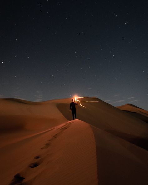 🌙✨ Lost in the starry desert night 🌌🌵 #desertnight #desertlife #starrynight #nightphotography #desertvibes #stargazing #desert #adventure #travel #wanderlust #beautiful #nature #photography #nighttime #peace #quiet #sky #stars #galaxy #cosmic #universe Desert Night Sky, Desert Stars, Beautiful Nature Photography, Night Person, Cosmic Universe, Desert Adventure, Desert Night, Sky Stars, Desert Life