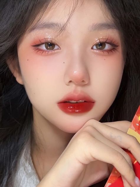 Korean Christmas makeup look: glossy red lips + glittery eyes Red Asian Makeup, Korean Makeup Look For Graduation, Korean Graduation Makeup, Mekup Bride, Softie Makeup, Red Douyin Makeup, Peach Makeup Look, Makeup Bibir, Makeup Looks Winter