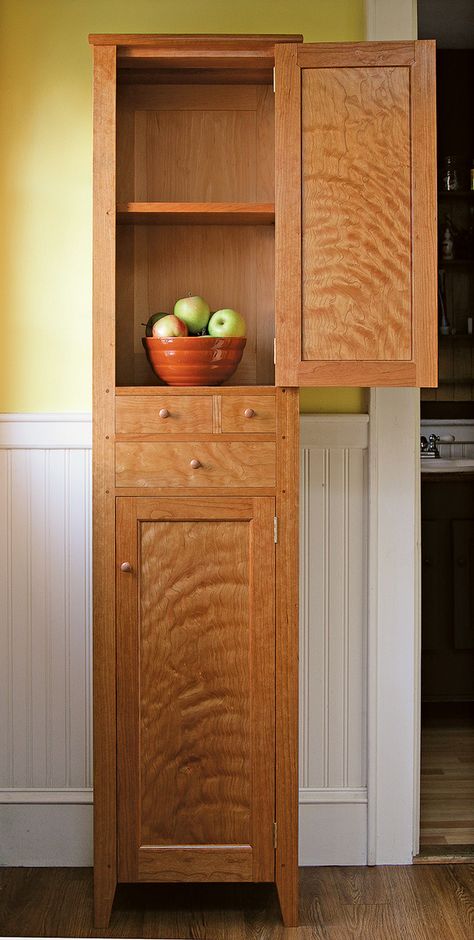 Shaker Chimney Cupboard - Fine Woodworking Magazine Chimney Cupboard, Wooden Desk Chairs, Woodworking Bed, Wood Crafting Tools, Shaker Furniture, Intarsia Woodworking, Woodworking Magazine, Woodworking Workbench, Woodworking Table