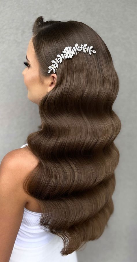 hollywood glam hair down, hollywood hairstyle, hollywood waves, bridal hollywood waves hair down Deep Side Part Hollywood Waves, Fale Hollywood, Hollywood Glam Hairstyles, Bridal Hollywood Waves, Hollywood Waves Bridal, Hollywood Wedding Hair, Hollywood Hairstyle, Hollywood Glam Hair, Wedding Fest