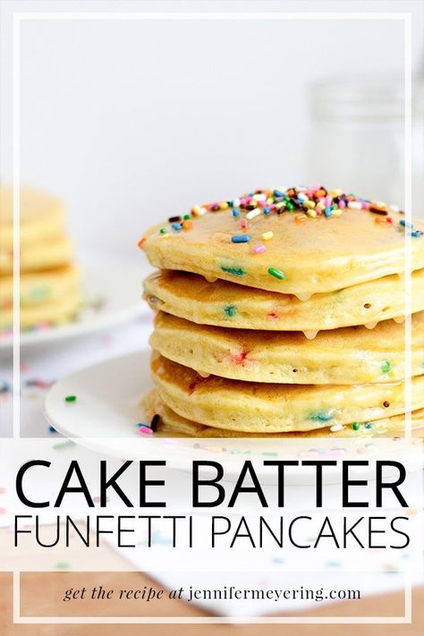 We all love pancakes and anything with sprinkles is a win in my book. So why not mash the two together? Funfetti Pancakes, Cake Mix Pancakes, Fun Pancakes, Peanut Butter Protein Shake, Baked By Melissa, Savory Cakes, Buckwheat Cake, Cake Mini, Birthday Breakfast